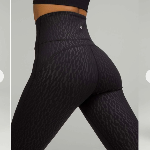 21. NWT Lululemon Groove Super-High-Rise Flared Pant *Nulu Segment Emboss Black - Picture 4 of 4